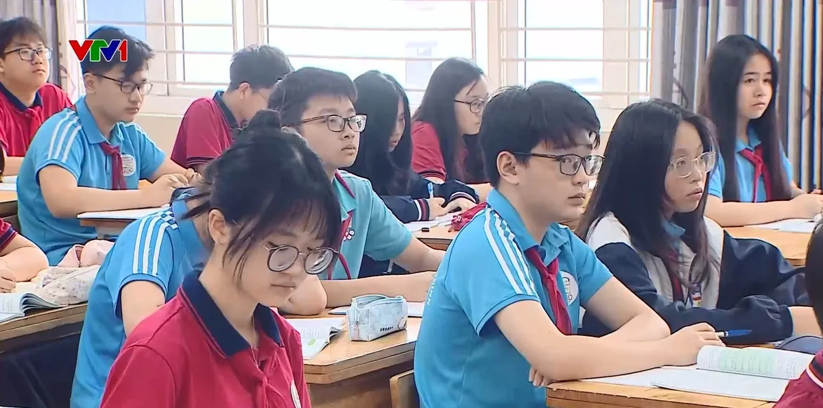 Thi v&agrave;o lớp 10 ở H&agrave; Nội: Thay đổi tạo cơ hội hay th&aacute;ch thức? - Ảnh 1.