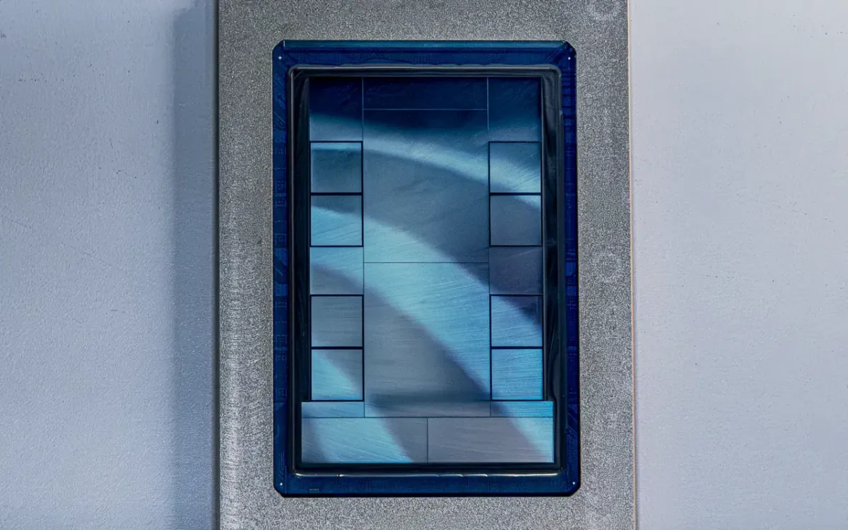 Chip MTIA 400 của Meta được thiết kế để chạy các tác vụ suy luận AI. (Ảnh: Meta)