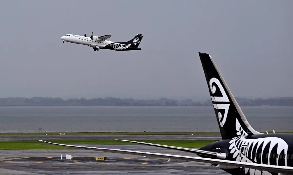 Nhi&ecirc;n liệu bay "đốt" lợi nhuận: C&aacute;c h&atilde;ng h&agrave;ng kh&ocirc;ng đồng loạt k&iacute;ch hoạt chế độ tăng gi&aacute; - Ảnh 2.