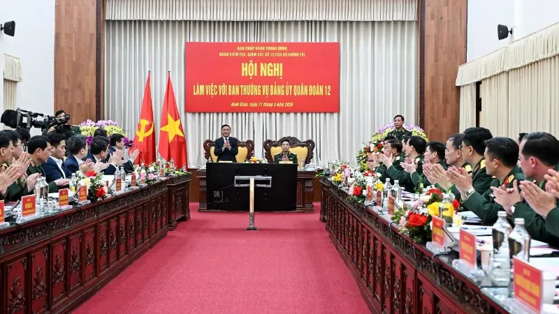 Thường trực Ban B&iacute; thư Trần Cẩm T&uacute; l&agrave;m việc với Qu&acirc;n đo&agrave;n 12, y&ecirc;u cầu bảo đảm tuyệt đối an ninh cho cuộc bầu cử sắp tới- Ảnh 1.