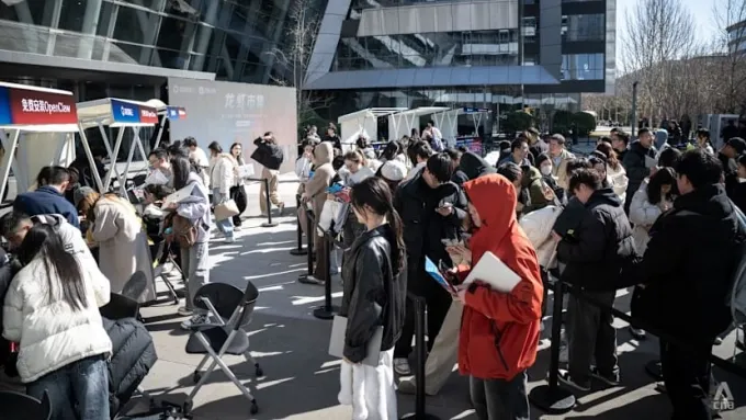 Cơn sốt OpenClaw tại Trung Quốc: Người d&ugrave;ng xếp h&agrave;ng c&agrave;i đặt, ch&iacute;nh quyền ph&aacute;t cảnh b&aacute;o- Ảnh 1.