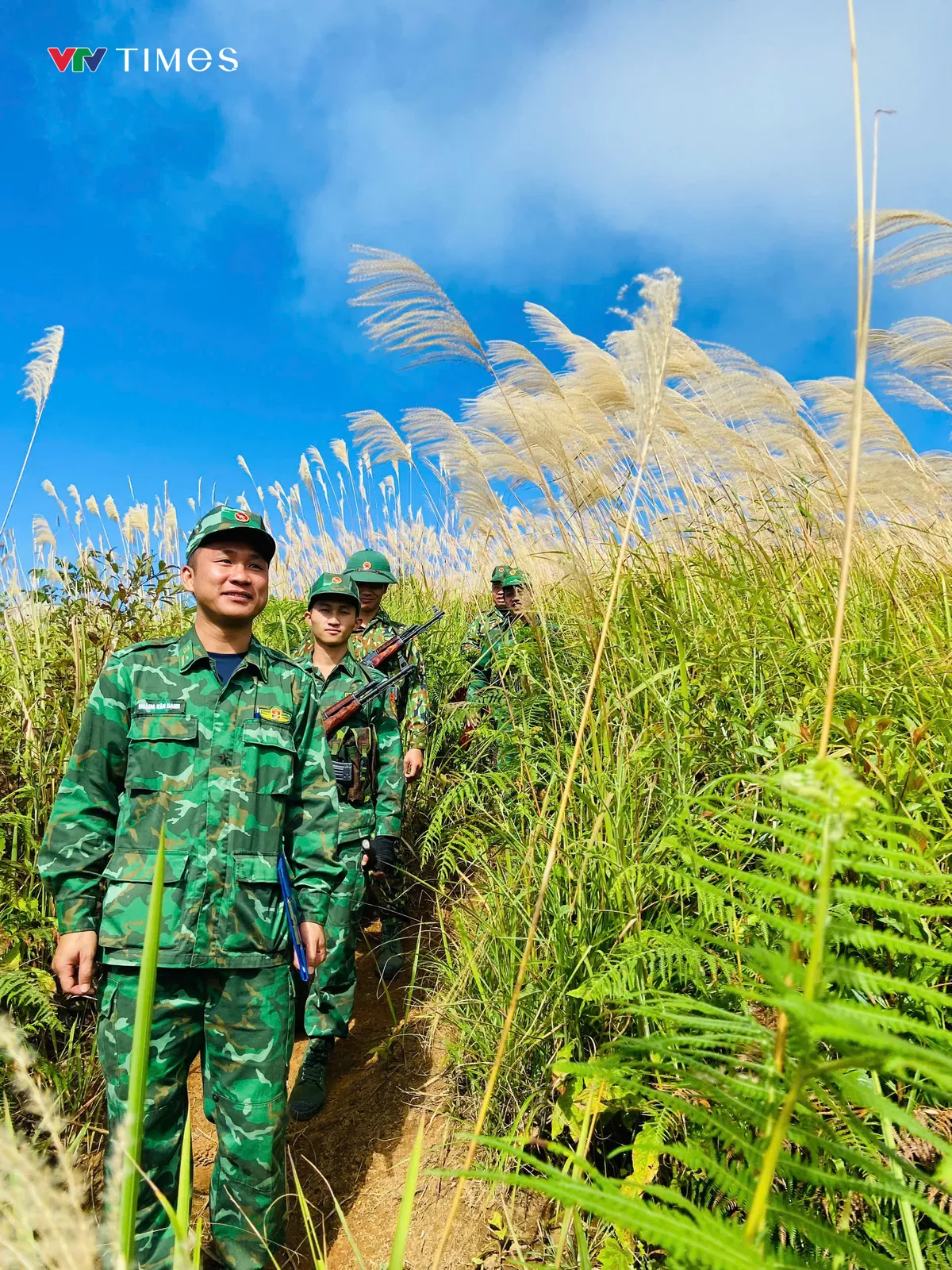 Giữ vững b&igrave;nh y&ecirc;n nơi bi&ecirc;n cương trước ng&agrave;y hội bầu cử - Ảnh 1.