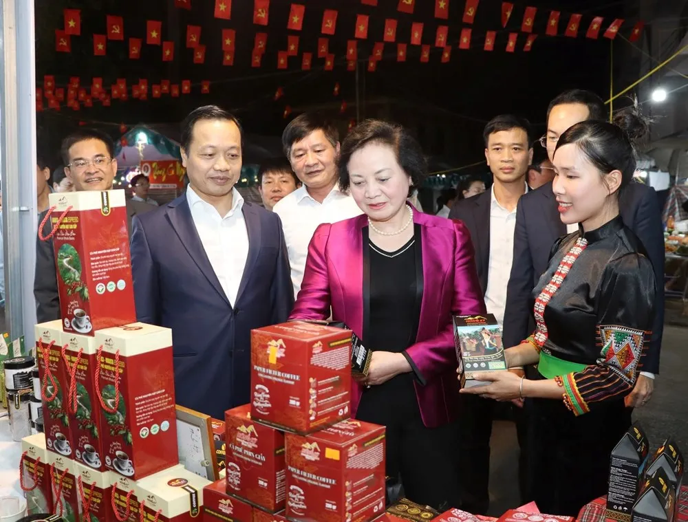 Ph&oacute; Thủ tướng Phạm Thị Thanh Tr&agrave;: Mở rộng v&ugrave;ng nguy&ecirc;n liệu, ph&aacute;t triển sản xuất h&agrave;ng h&oacute;a quy m&ocirc; lớn tại Điện Bi&ecirc;n - Ảnh 4.