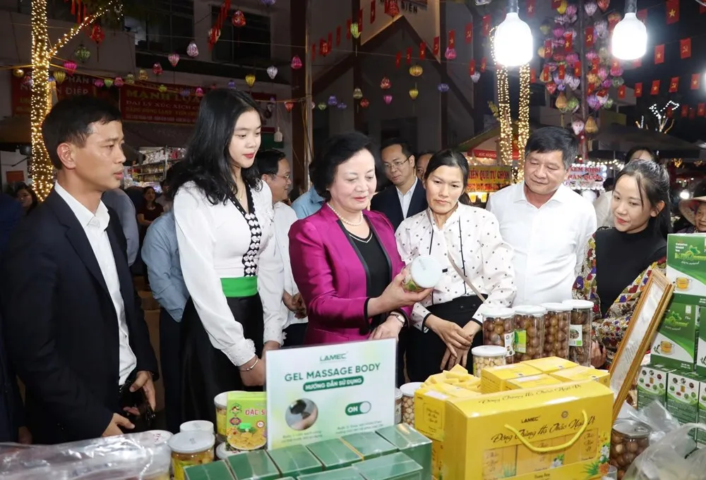 Ph&oacute; Thủ tướng Phạm Thị Thanh Tr&agrave;: Mở rộng v&ugrave;ng nguy&ecirc;n liệu, ph&aacute;t triển sản xuất h&agrave;ng h&oacute;a quy m&ocirc; lớn tại Điện Bi&ecirc;n - Ảnh 2.