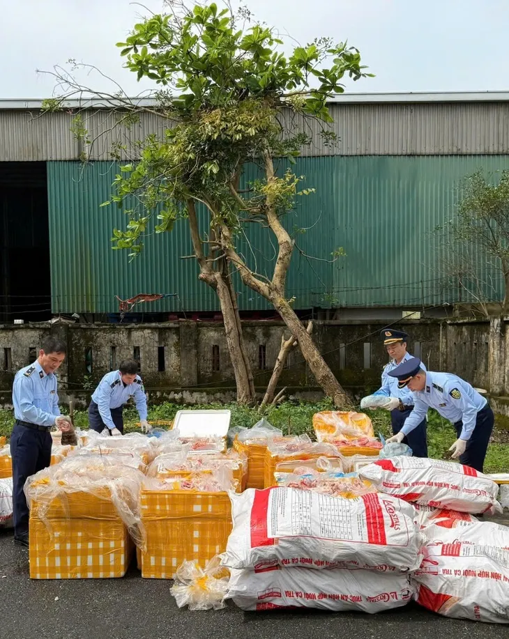 Ph&aacute;t hiện xe tải chở hơn 2.600 kg nội tạng động vật kh&ocirc;ng r&otilde; nguồn gốc - Ảnh 1.