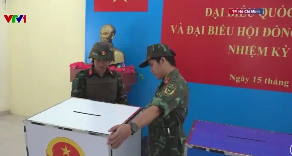 Lực lượng c&ocirc;ng binh bảo đảm an to&agrave;n c&aacute;c điểm bầu cử - Ảnh 1.