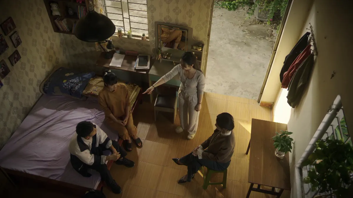 Bước ch&acirc;n v&agrave;o đời - Tập 9: Mẹ Qu&acirc;n lập mưu mời Thương đến dự sinh nhật - Ảnh 10.