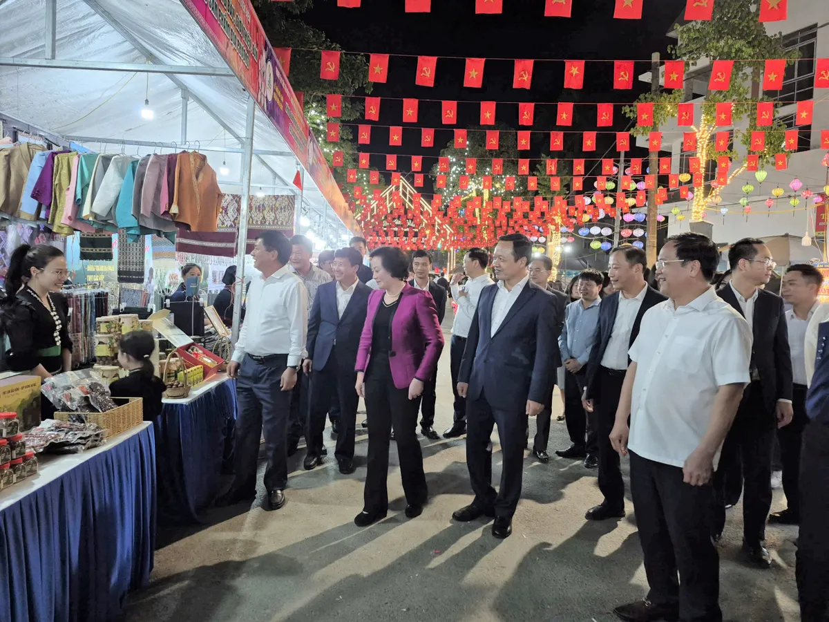 Ph&oacute; Thủ tướng Phạm Thị Thanh Tr&agrave;: Mở rộng v&ugrave;ng nguy&ecirc;n liệu, ph&aacute;t triển sản xuất h&agrave;ng h&oacute;a quy m&ocirc; lớn tại Điện Bi&ecirc;n - Ảnh 1.