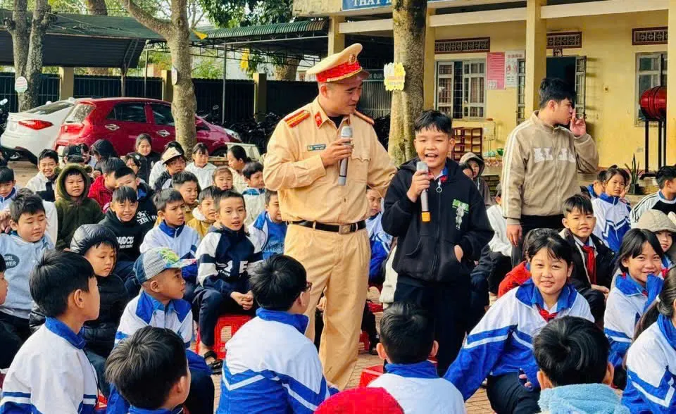 Cảnh s&aacute;t giao th&ocirc;ng Đắk Lắk tăng cường tuần tra, bảo đảm an to&agrave;n giao th&ocirc;ng phục vụ bầu cử- Ảnh 1.