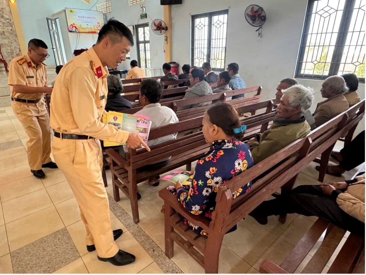 Lâm Đồng tăng cường bảo đảm trật tự, an toàn giao thông phục vụ bầu cử - Ảnh 3.