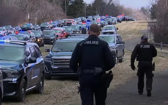 Lao xe v&agrave;o gi&aacute;o đường Do Th&aacute;i ở Michigan (Mỹ)  - Ảnh 2.