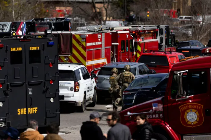 Lao xe v&agrave;o gi&aacute;o đường Do Th&aacute;i ở Michigan (Mỹ)  - Ảnh 3.
