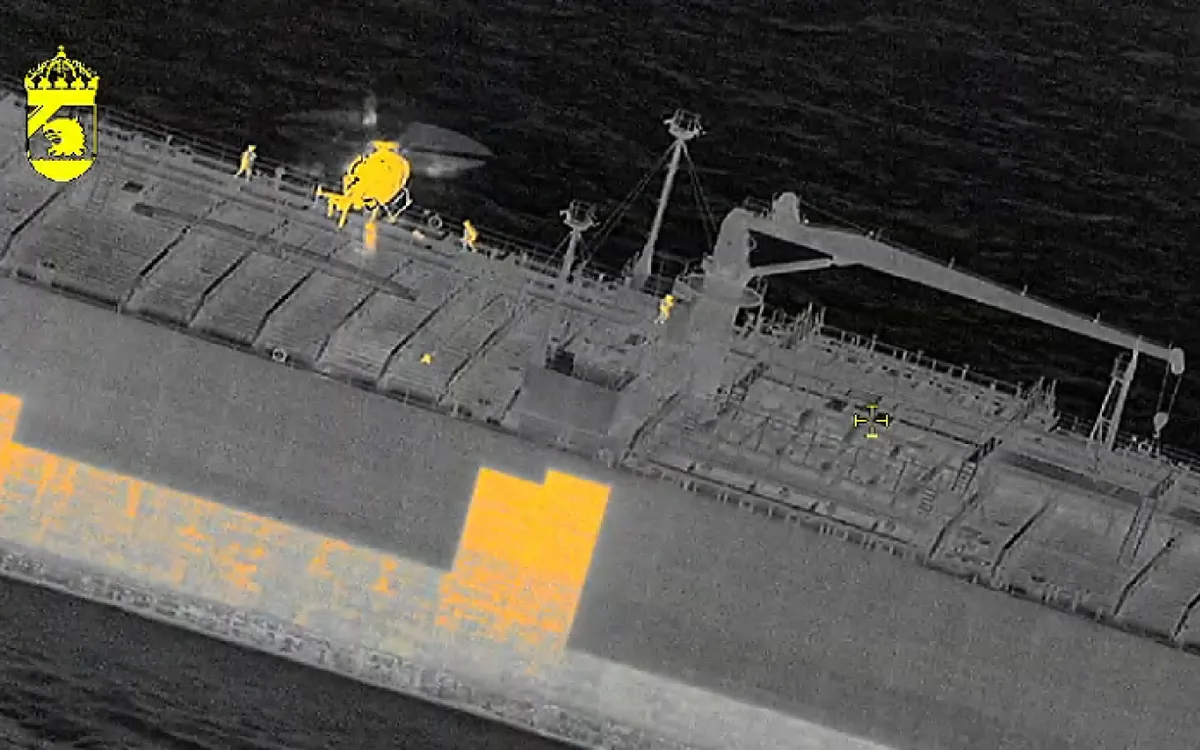 Lực lượng bảo vệ bờ biển Thụy Điển lên tàu Sea Owl I (Ảnh: Lực lượng bảo vệ bờ biển Thụy Điển) 