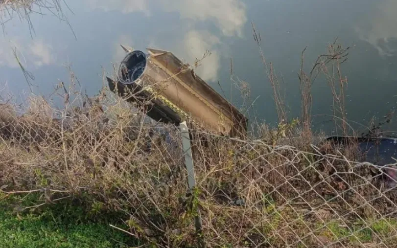 Mảnh vỡ từ vụ đánh chặn tên lửa của hệ thống phòng không NATO ở Dortyol, tỉnh Hatay, phía Nam Thổ Nhĩ Kỳ, ngày 4/3/2026 (Ảnh: Cơ quan Thông tấn Ihlas)