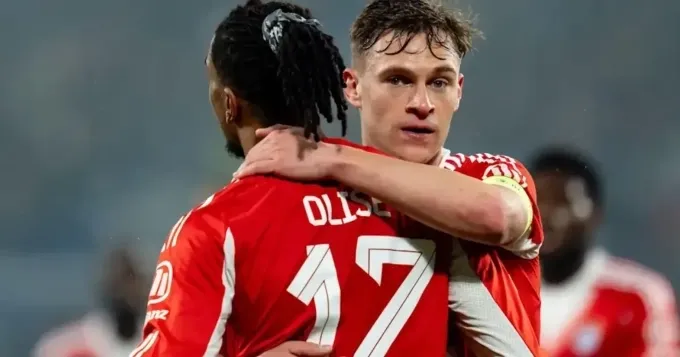 Kimmich v&agrave; Olise bị nghi cố t&igrave;nh &ldquo;tẩy thẻ&rdquo;, đối mặt nguy cơ &aacute;n phạt từ UEFA- Ảnh 1.