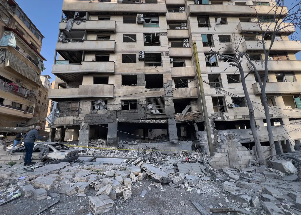 Israel tấn c&ocirc;ng li&ecirc;n tiếp v&agrave;o Lebanon khiến nhiều người thiệt mạng- Ảnh 1.