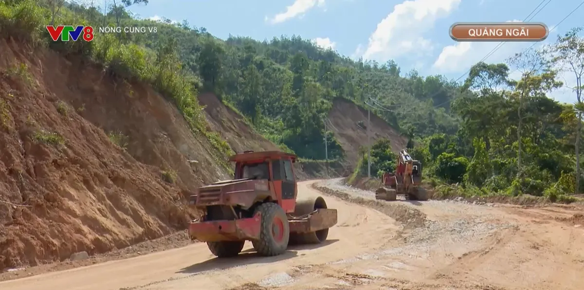 Quảng Ngãi: Thi công tỉnh lộ chậm tiến độ, người dân đi lại khó khăn- Ảnh 3. Quảng Ngãi: Thi công tỉnh lộ chậm tiến độ, người dân đi lại khó khăn- Ảnh 3.