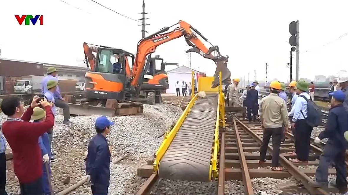 Ứng dụng c&ocirc;ng nghệ khắc phục hư hỏng hạ tầng đường sắt - Ảnh 1.