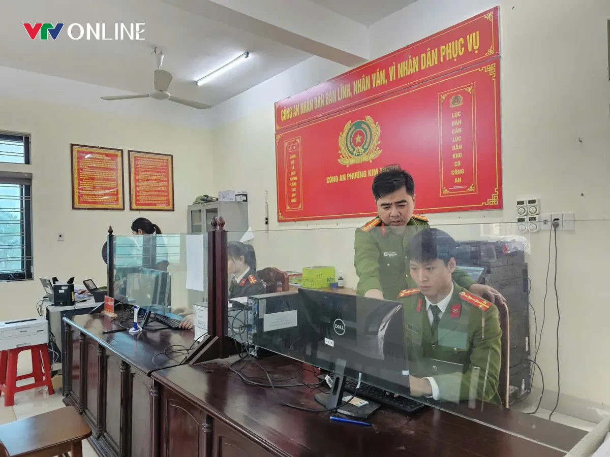 Ninh B&igrave;nh: C&ocirc;ng an phường Kim Thanh khẩn trương l&agrave;m sạch dữ liệu d&acirc;n cư, phục vụ bầu cử - Ảnh 2.