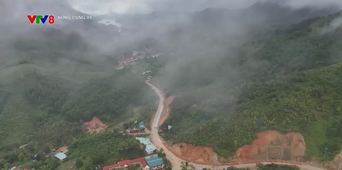 Quảng Ngãi: Thi công tỉnh lộ chậm tiến độ, người dân đi lại khó khăn- Ảnh 1. Quảng Ngãi: Thi công tỉnh lộ chậm tiến độ, người dân đi lại khó khăn- Ảnh 1.