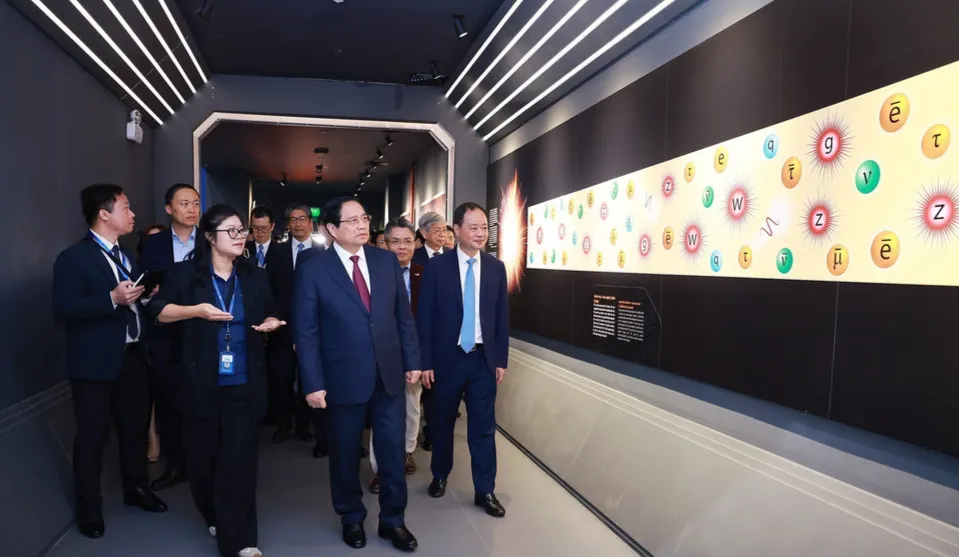 Thủ tướng: Ph&aacute;t triển khoa học c&ocirc;ng nghệ kh&ocirc;ng gian vũ trụ tr&ecirc;n tinh thần &ldquo;3 đẩy mạnh&rdquo; v&agrave; &ldquo;3 c&ugrave;ng&rdquo; - Ảnh 2.