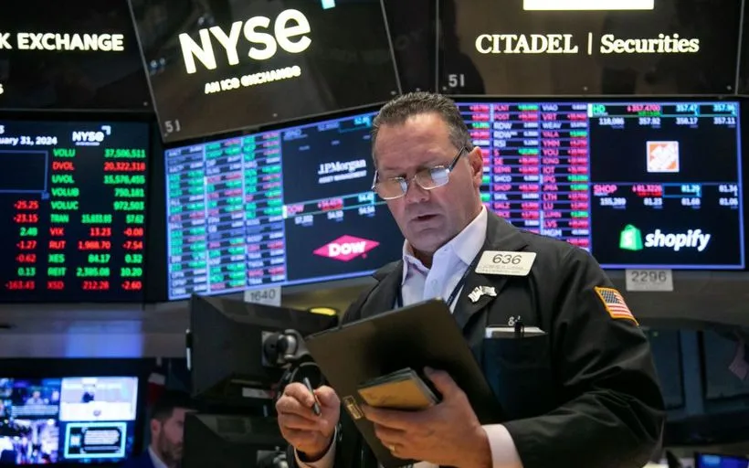 Giao dịch viên tại Sàn chứng khoán New York, Mỹ. (Ảnh: THX/TTXVN)