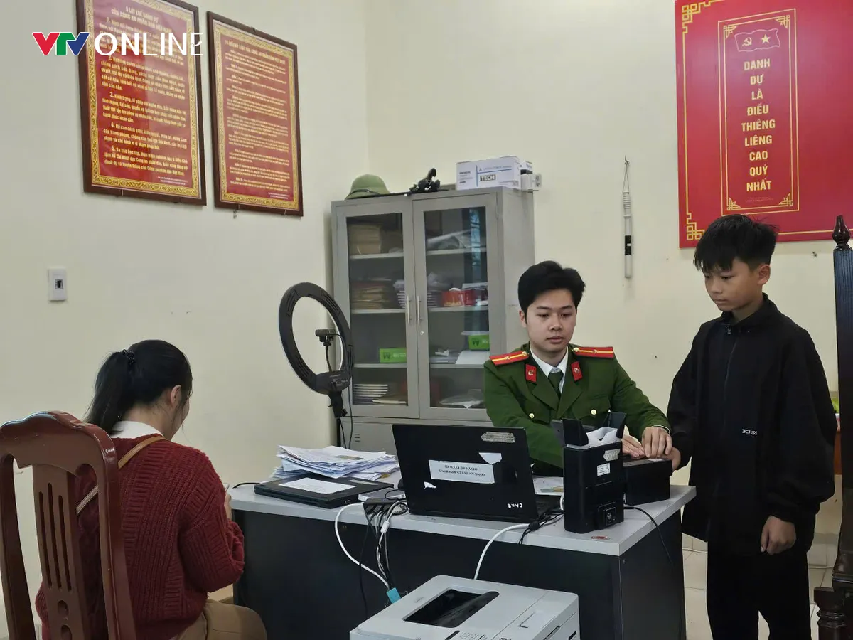 Ninh B&igrave;nh: C&ocirc;ng an phường Kim Thanh khẩn trương l&agrave;m sạch dữ liệu d&acirc;n cư, phục vụ bầu cử - Ảnh 3.