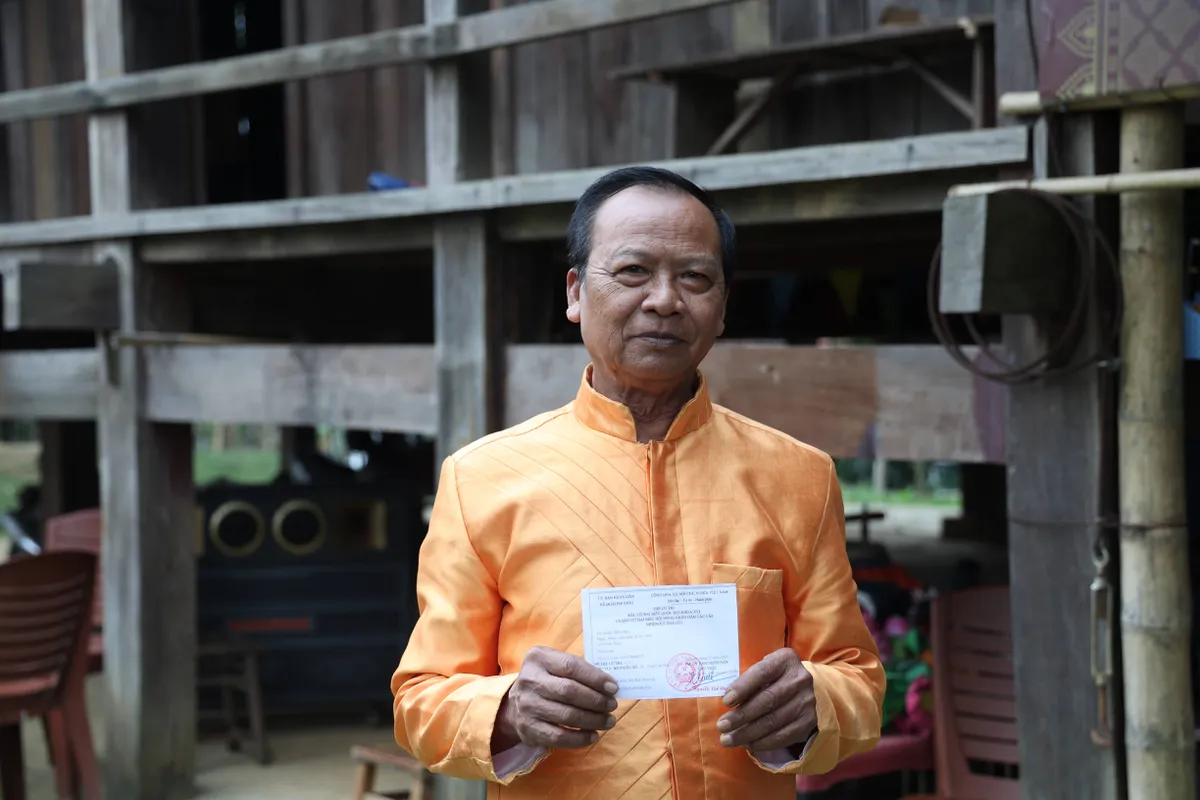 Niềm vinh dự của đồng b&agrave;o c&aacute;c d&acirc;n tộc khi cầm l&aacute; phiếu tại Thủ đ&ocirc; - Ảnh 4.