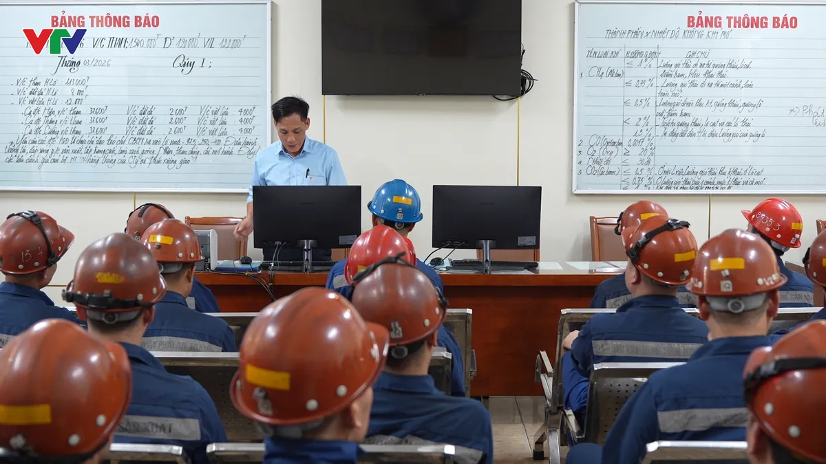 Kh&ocirc;ng để người lao động lỡ quyền bầu cử - Ảnh 4.