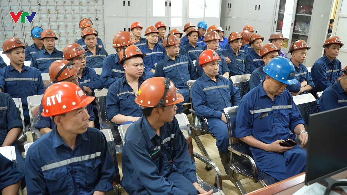 Kh&ocirc;ng để người lao động lỡ quyền bầu cử - Ảnh 5.