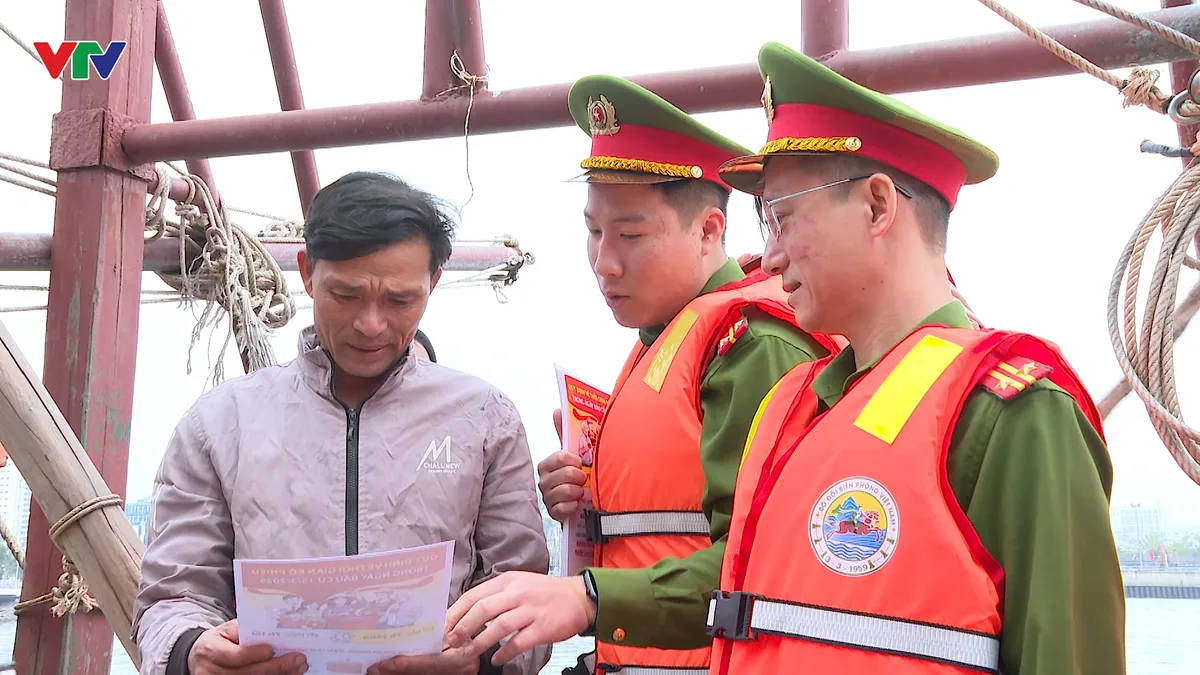 Quảng Ninh tăng cường tuy&ecirc;n truyền bầu cử cho ngư d&acirc;n - Ảnh 5.