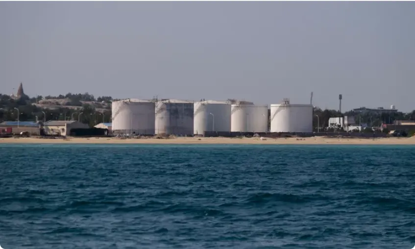 Tổng thống Trump đe dọa tấn c&ocirc;ng cơ sở hạ tầng dầu mỏ của Iran- Ảnh 2.