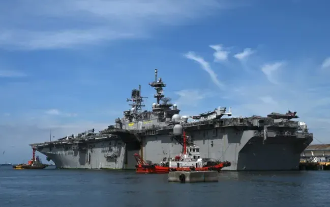 Tàu tấn công đổ bộ USS Tripoli của Hải quân Mỹ (Ảnh: AFP/Getty Images)
