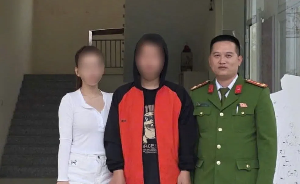 Kh&ocirc;ng nhớ t&ecirc;n tuổi, người đ&agrave;n &ocirc;ng đi lạc được c&ocirc;ng an gi&uacute;p t&igrave;m lại gia đ&igrave;nh - Ảnh 1.