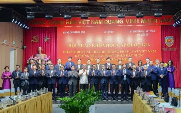 Ban hành Kết luận 09-KL/TW: Hoàn thiện cấu trúc hệ thống pháp luật để tạo nền tảng tăng trưởng kinh tế trên 10%- Ảnh 1. Ban hành Kết luận 09-KL/TW: Hoàn thiện cấu trúc hệ thống pháp luật để tạo nền tảng tăng trưởng kinh tế trên 10%- Ảnh 1.