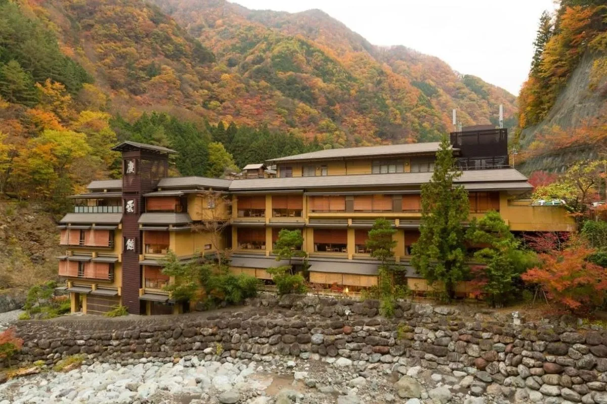 Khách sạn 1.300 năm tuổi ở Nhật Bản được truyền qua 53 thế hệ- Ảnh 1. Khách sạn 1.300 năm tuổi ở Nhật Bản được truyền qua 53 thế hệ- Ảnh 1.