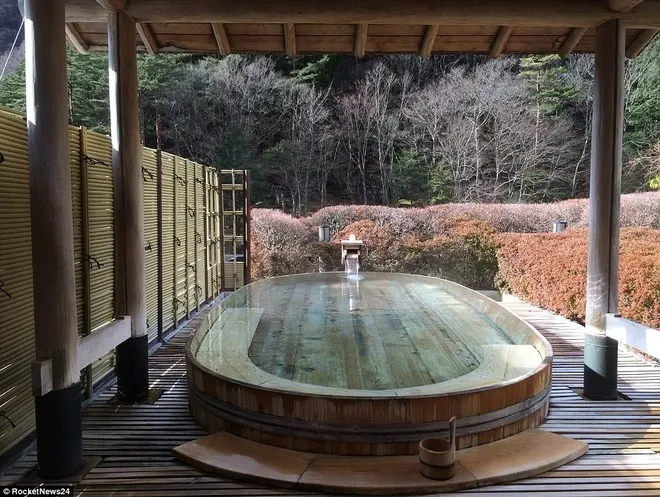 Khách sạn 1.300 năm tuổi ở Nhật Bản được truyền qua 53 thế hệ- Ảnh 2. Khách sạn 1.300 năm tuổi ở Nhật Bản được truyền qua 53 thế hệ- Ảnh 2.