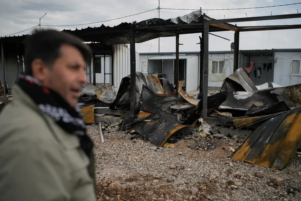 Iran tấn c&ocirc;ng căn cứ qu&acirc;n sự tại Iraq- Ảnh 1.