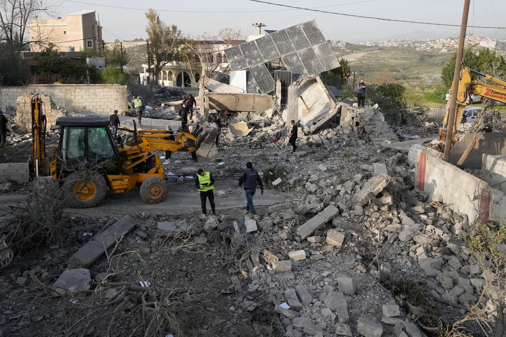 Israel tấn c&ocirc;ng ở miền Nam Lebanon khiến 12 nh&acirc;n vi&ecirc;n y tế thiệt mạng- Ảnh 1.