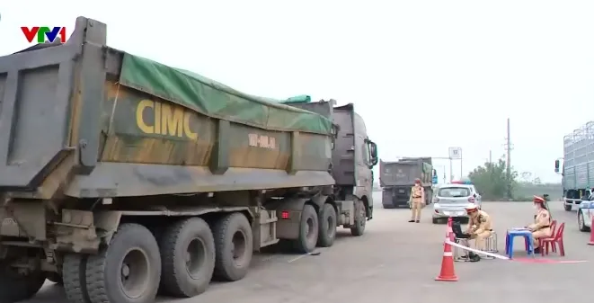 Tăng kiểm so&aacute;t xe kh&aacute;ch, xe tải tr&ecirc;n c&aacute;c tuyến trọng điểm- Ảnh 1.