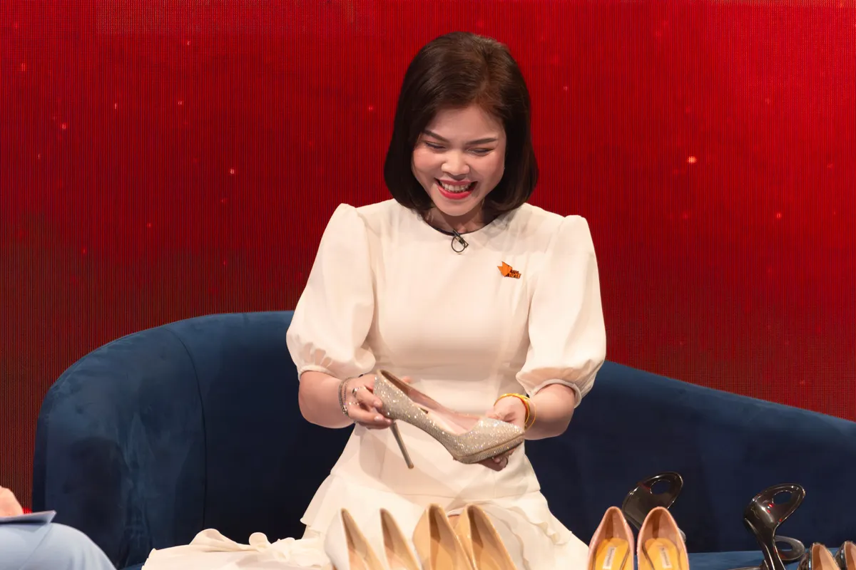 C&ocirc; g&aacute;i một ch&acirc;n vẫn mang gi&agrave;y cao g&oacute;t v&agrave; nhảy m&uacute;a giữa cuộc đời- Ảnh 1.