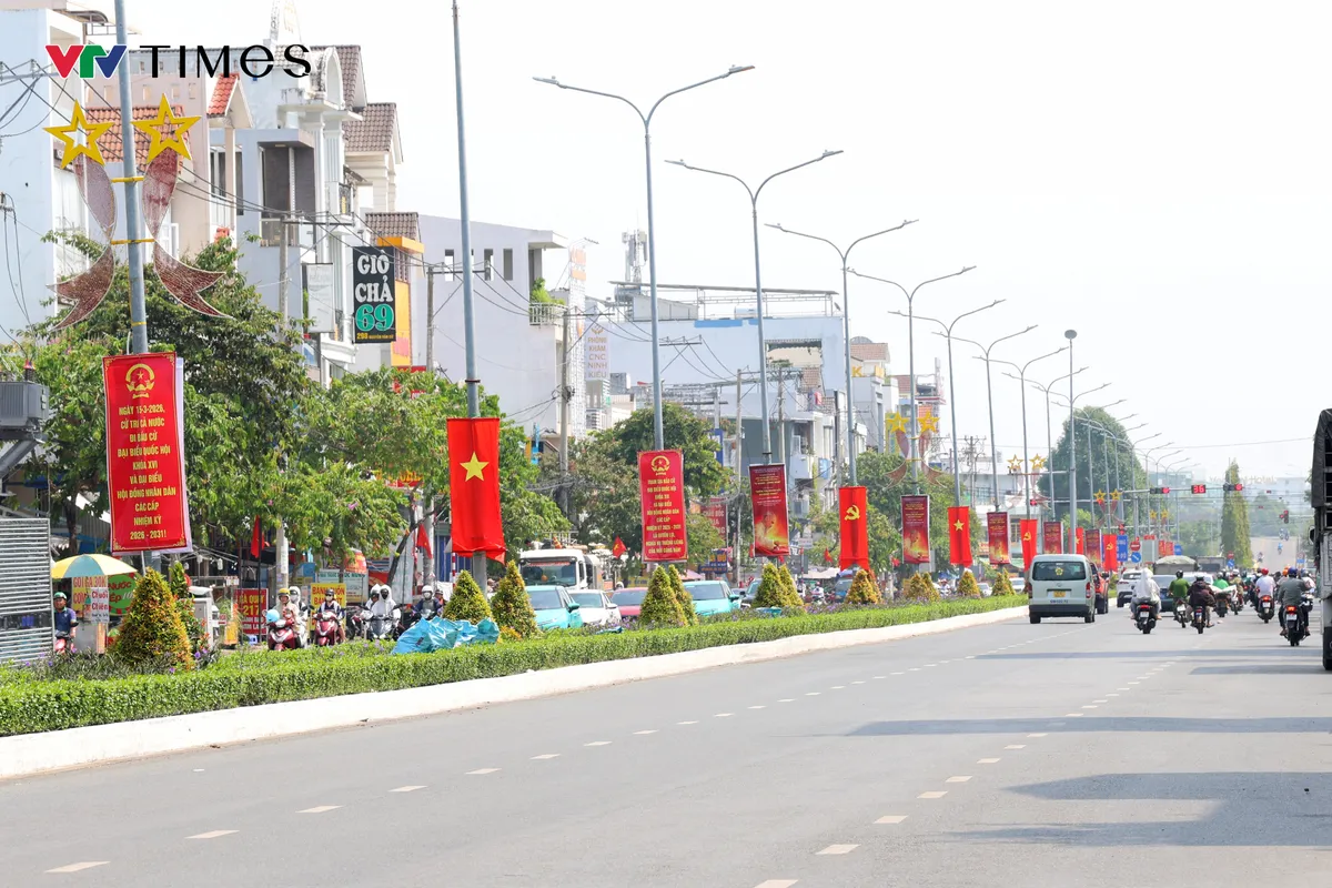 Cần Thơ rực rỡ cờ hoa, sẵn s&agrave;ng cho ng&agrave;y bầu cử 15/3 - Ảnh 2.