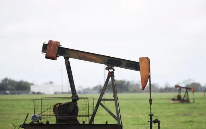 Tháp khoan dầu tại Luling, Texas, Mỹ. (Ảnh: THX/TTXVN)