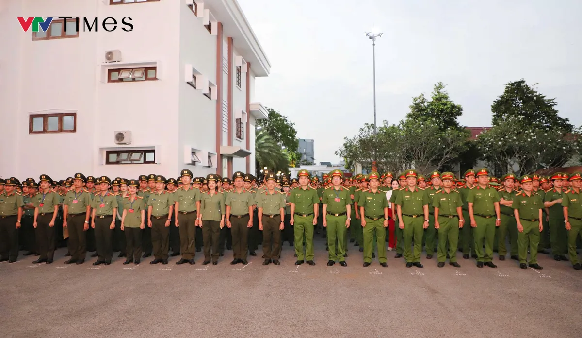 C&ocirc;ng an TP Cần Thơ v&agrave; lực lượng ANTT ở cơ sở n&ocirc; nức bầu cử sớm - Ảnh 1.