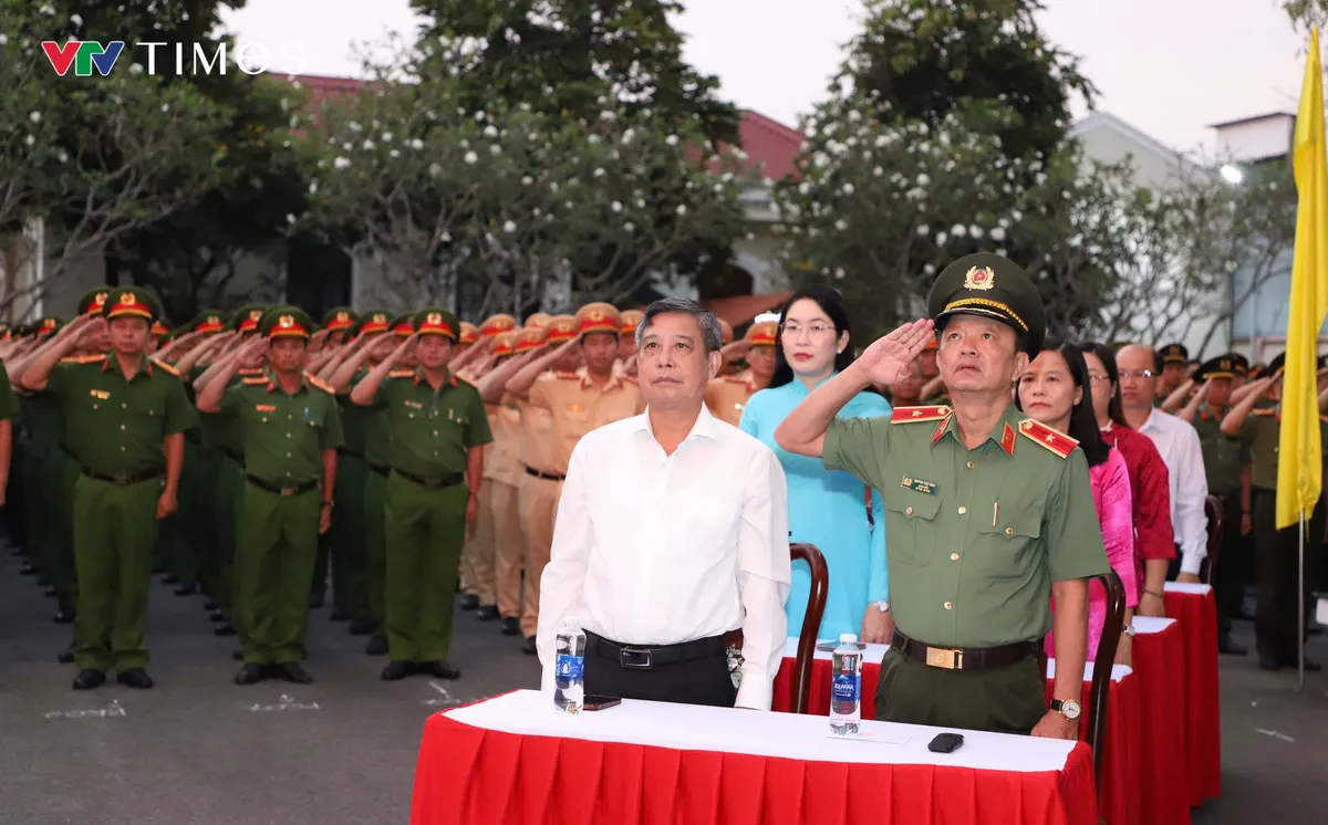 C&ocirc;ng an TP Cần Thơ v&agrave; lực lượng ANTT ở cơ sở n&ocirc; nức bầu cử sớm - Ảnh 2.