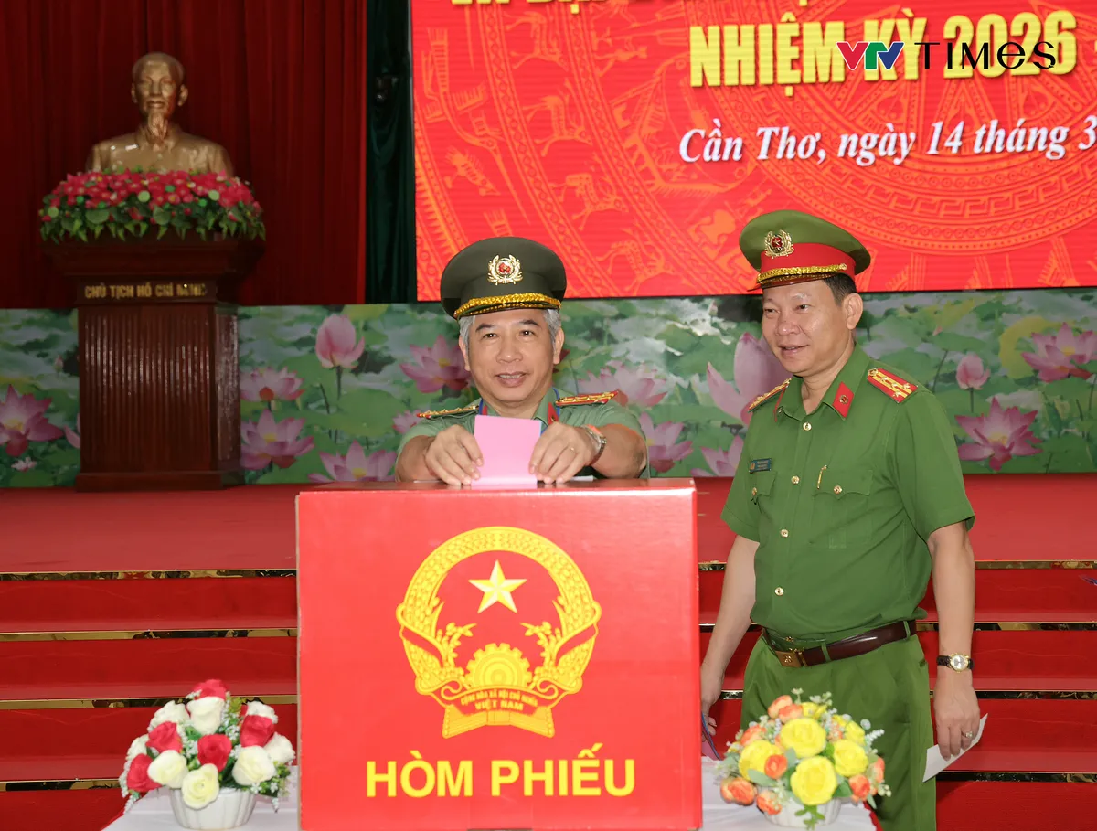 C&ocirc;ng an TP Cần Thơ v&agrave; lực lượng ANTT ở cơ sở n&ocirc; nức bầu cử sớm - Ảnh 4.