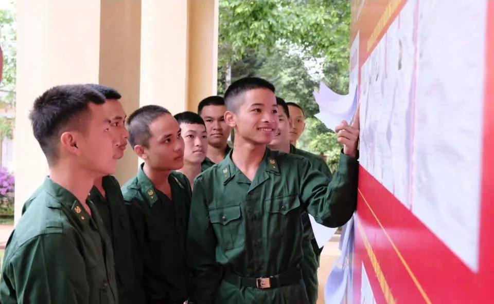 L&acirc;m Đồng: C&aacute;n bộ, chiến sĩ bi&ecirc;n ph&ograve;ng bỏ phiếu bầu cử sớm đại biểu Quốc hội kh&oacute;a XVI v&agrave; đại biểu HĐND c&aacute;c cấp nhiệm kỳ 2026 &ndash; 2031- Ảnh 3.