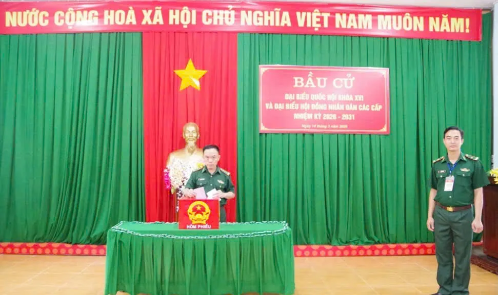 L&acirc;m Đồng: C&aacute;n bộ, chiến sĩ bi&ecirc;n ph&ograve;ng bỏ phiếu bầu cử sớm đại biểu Quốc hội kh&oacute;a XVI v&agrave; đại biểu HĐND c&aacute;c cấp nhiệm kỳ 2026 &ndash; 2031- Ảnh 4.