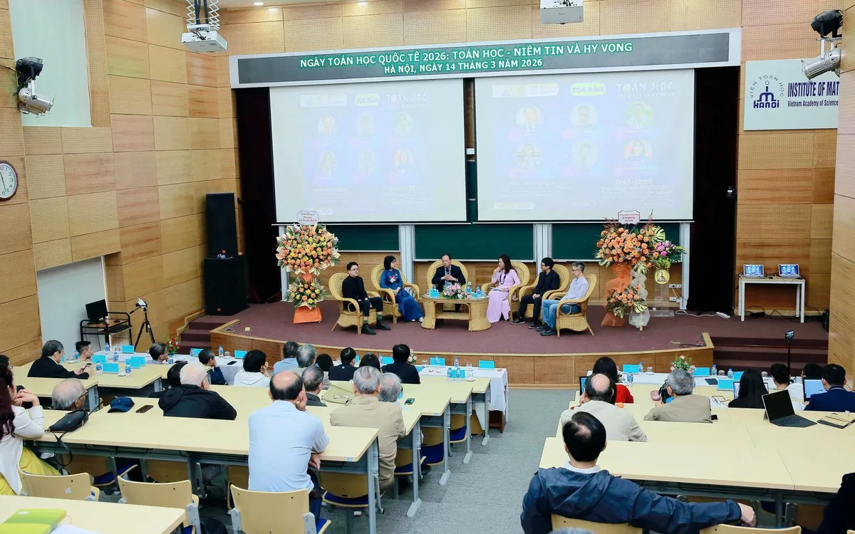 Quang cảnh Diễn đàn khoa học: "Toán học - Niềm tin và Hy vọng".

