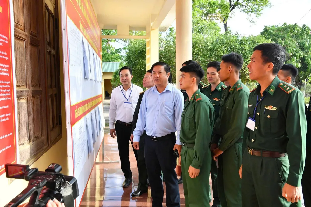Cán bộ, chiến sĩ các đơn vị biên giới Đắk Lắk hoàn thành bầu cử sớm- Ảnh 3. Cán bộ, chiến sĩ các đơn vị biên giới Đắk Lắk hoàn thành bầu cử sớm- Ảnh 3.